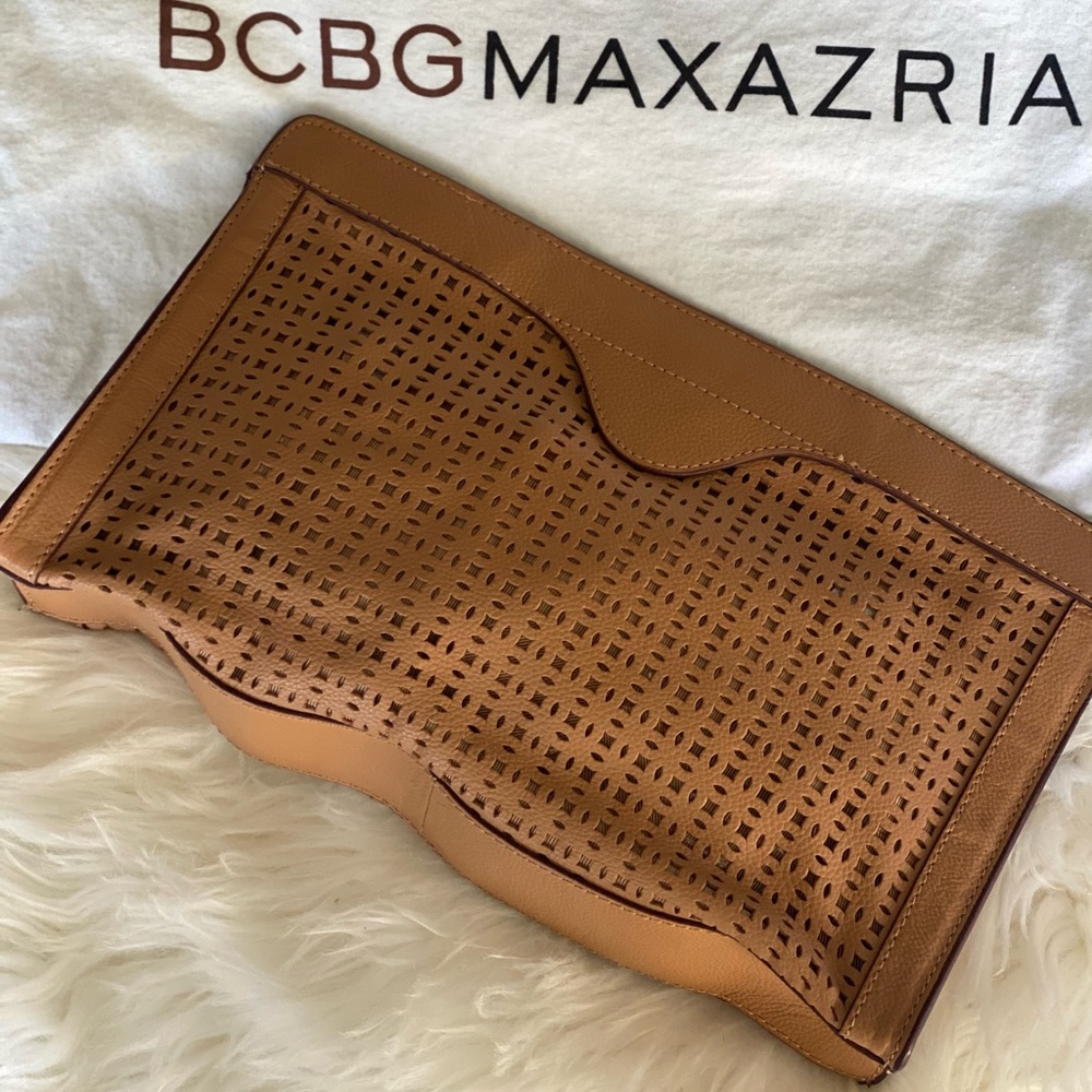 Tan clutch
